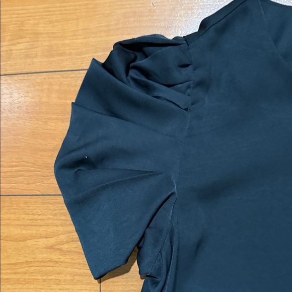 Chic Black Puff Sleeve Blouse - Picture 3 of 6
